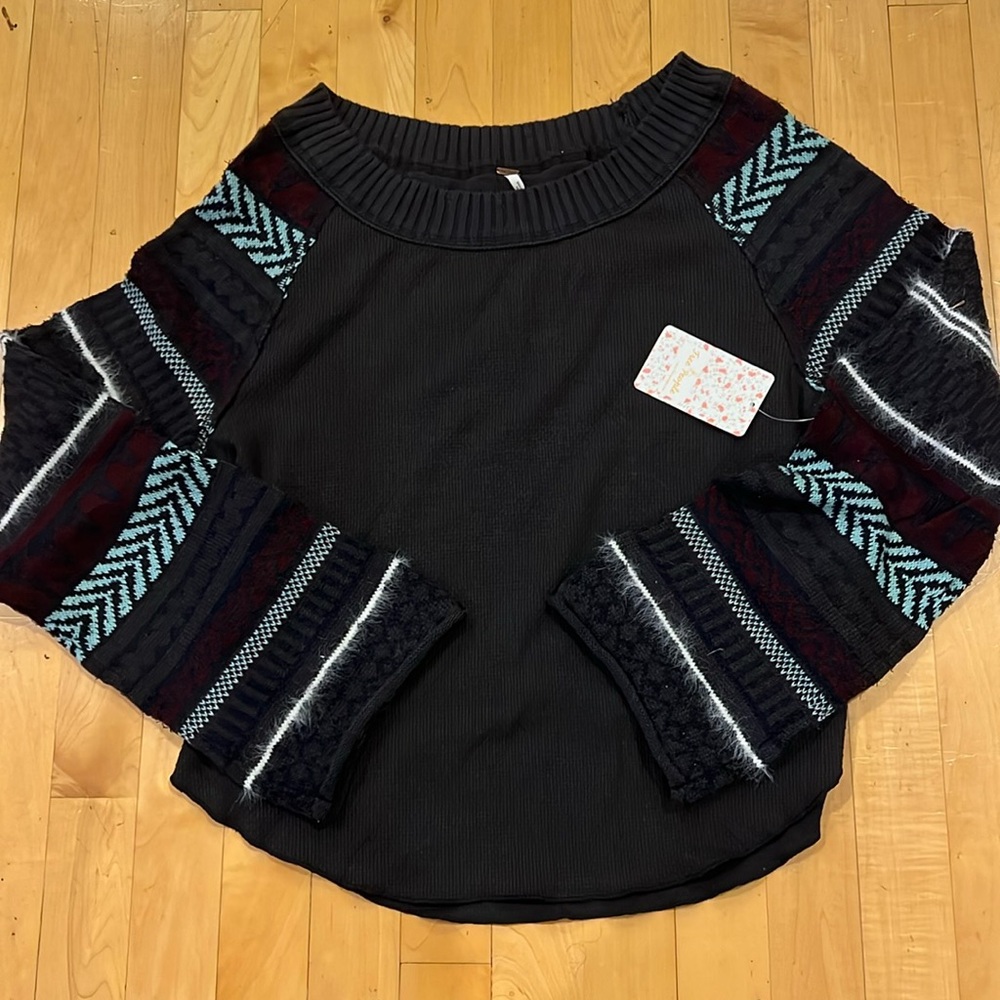 Free People fitted top with knit sleeves Sz L NWT